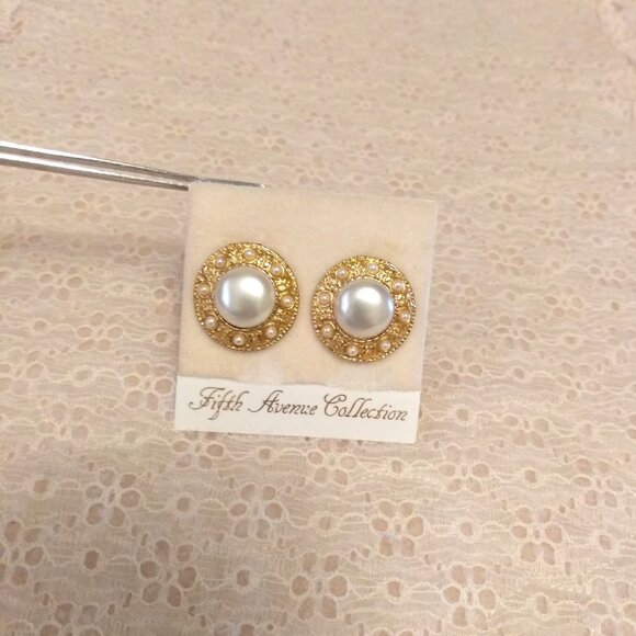 Vintage White Cream Pearls Statement Large Gold Tone Earrings Non-Pierced Clip - Picture 6 of 8